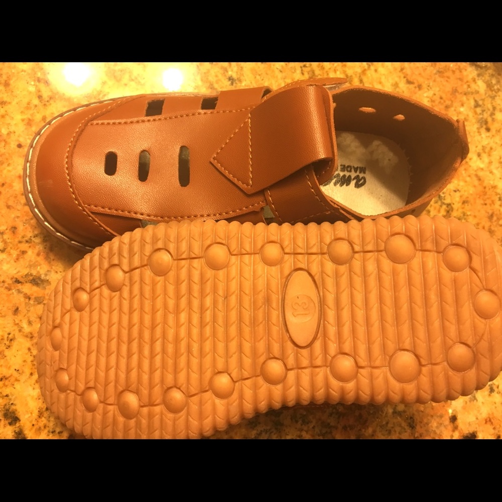 Adorable Sandals - Picture 3 of 5
